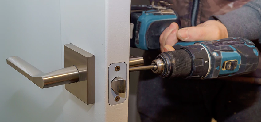 Broken Door Handle Lock Repair in Rubidoux, California